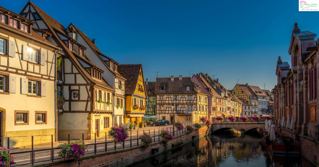 A row of houses on the side of a river.